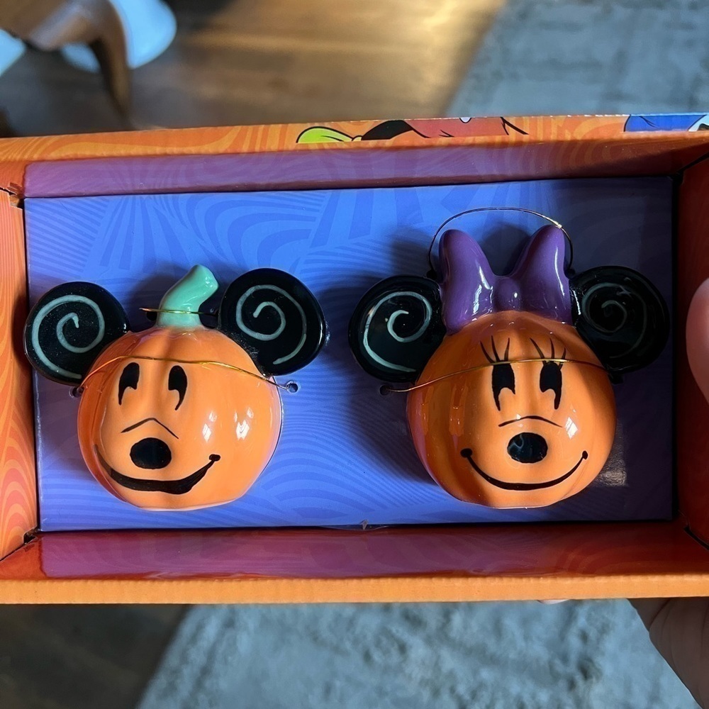 MICKEY and minnie ceramic salt and pepper shakers NIB - Picture 4 of 6